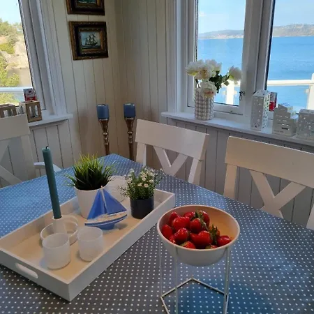 Varen 7 By The Sea *